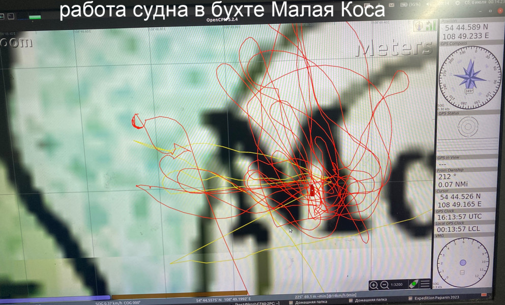работа судна в бухте Малая Коса